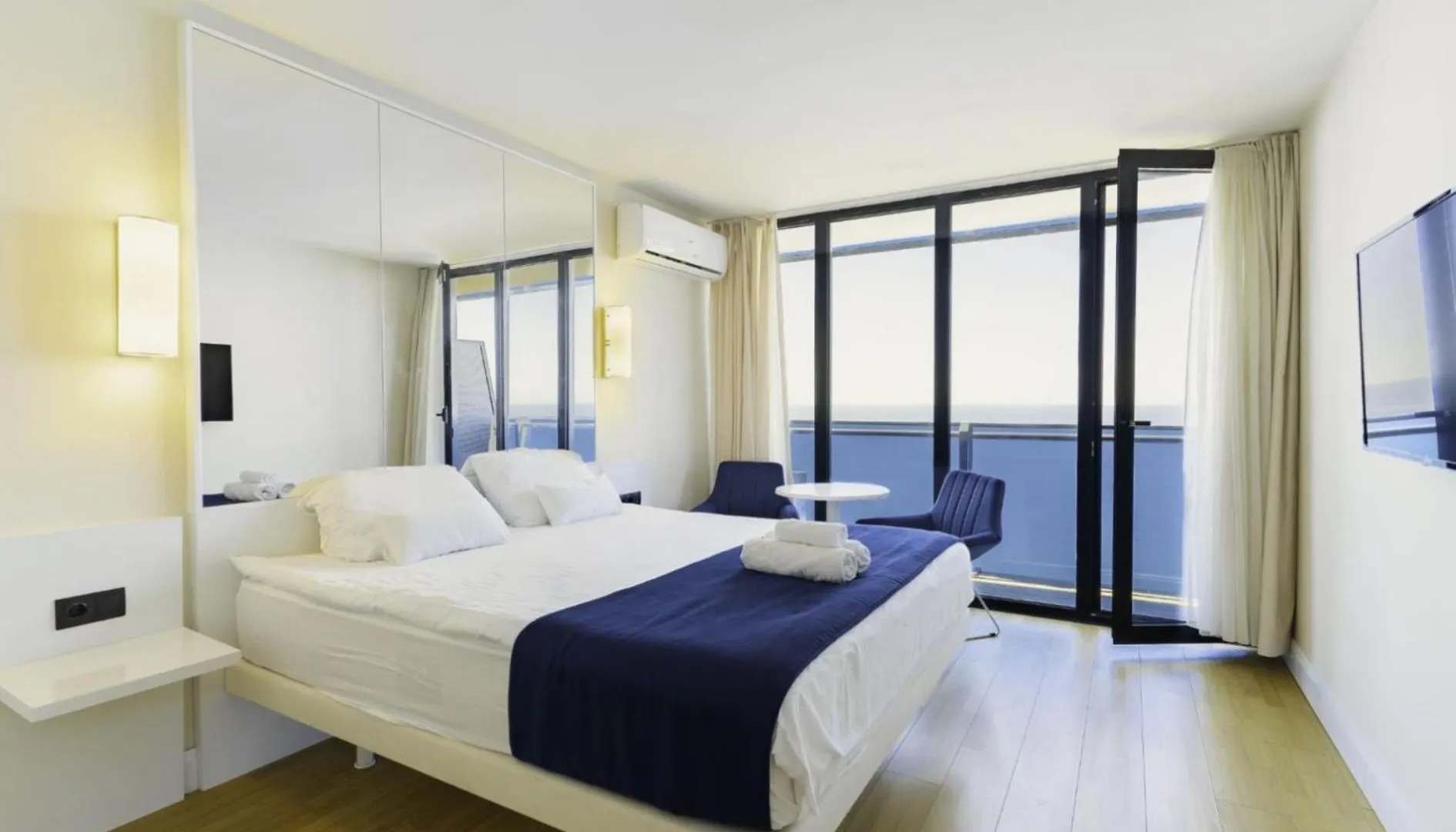 Inviting Sea View Aparthotel In Orbi City Batumi